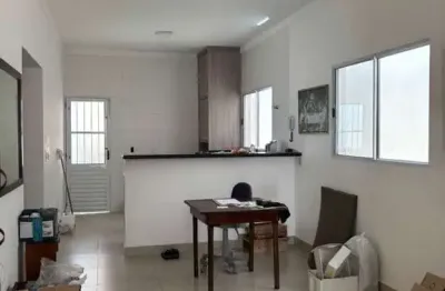 Casa com 2 quartos para alugar na Rua Clóvis Graciano, Loteamento Villa Branca, Jacareí