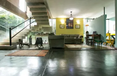 Sobrado de alto padrão no condomínio chácaras dos eucaliptos