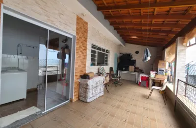 Casa à venda com amplo terreno | ótima oportunidade r$ 550.000,00