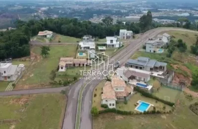 Terreno em aclive à venda no condomínio colinas de inhandjara em itupeva sp