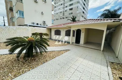 Casa com 3 quartos à venda na Rua Vinte e Um de Abril, 1, Centro, Palhoça