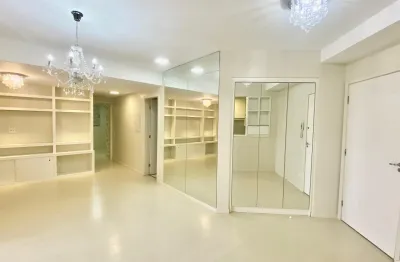 Apartamento com sala estendida e armários no brisas do araxá