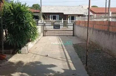 Ampla casa com sala comercial na quadra do mar – meia praia, navegantes