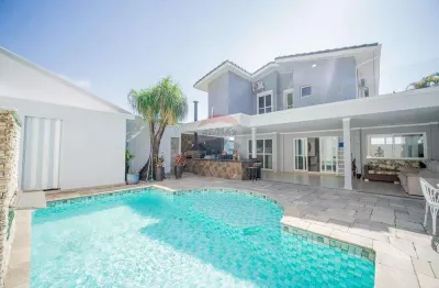 Casa a venda na granja viana com 4 suítes, piscina e área gourmet por r$ 2.100.000,00