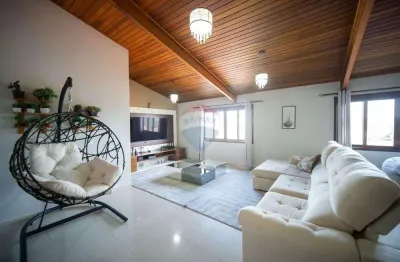 Casa a venda na granja viana de 4 quartos sendo 1 suíte, com piscina  por r$ 1.595.000,00 – residencial jardim das flores - granja viana - cotia/sp.