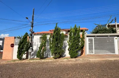 Casa para venda no paraíso, com quiosque e piscina, com acesso fácil ao centro.