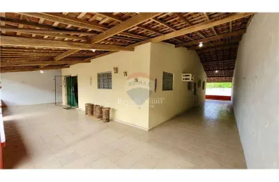 Casa na praia de carapibus, localizada apenas duas quadras do mar, conde-pb