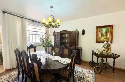 Belíssima casa vintage à venda, 3 dormitórios, portão eletrônico com localização privilegiada - jundiaí sp
