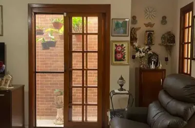 Casa à venda no jd. danúbio,com 4 quartos(sendo 1 suíte),3 banheiros,2vagas .