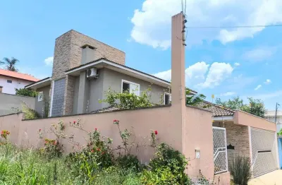 Casa aluga-se / 3 dormitorios/1 suite/ 302 metros /jardim samambaia