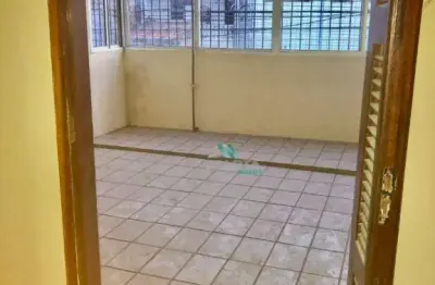 2 casas  bem localizada no vila união - próximo a luciano carneiro e montese - estação de metrô
