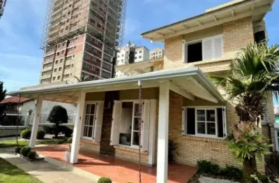 Casa 3 dormitórios à venda no bairro centro com 189 m² de área privativa - 2 vagas de garagem
