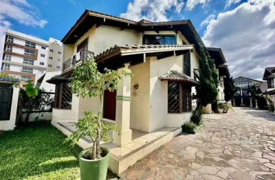 Sobrado/ duplex 4 dormitórios à venda no bairro centro com 230 m² de área privativa - 1 vaga de garagem