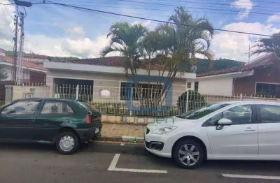 Casa com 3 quartos à venda na Rua Itália, Centro, Águas de Lindóia