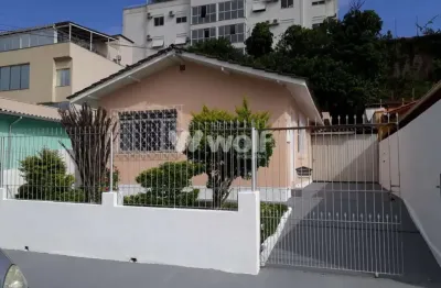 Casa com 2 quartos à venda na rua hermes zapelini, 99, barreiros, são josé por r$ 954.000