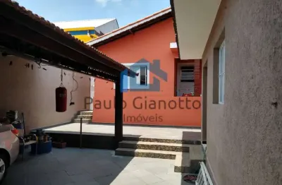 Casa térrea, 3 quartos, garagem coberta, edícula espaçosa em cotia!