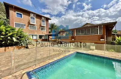Casa espetacular com 5 suítes, gourmet, piscina e hóspedes!