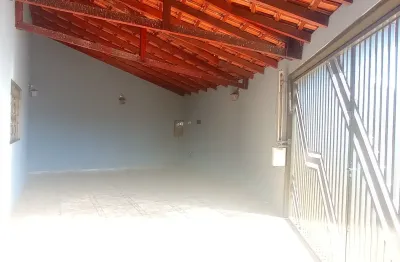 Casa com 3 dormitórios, área de churrasco, garagem coberta com 3 vagas