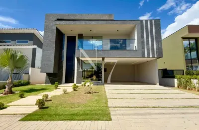 Casa de Condomínio com 4 suítes, piscina, móveis planejados.