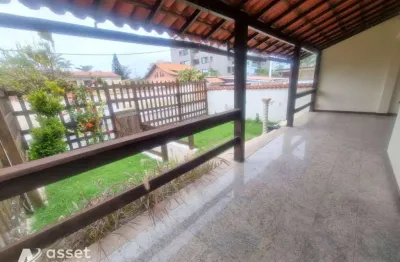 Asset imóveis vende casa triplex com elevador e 4 quartos (1suíte), 300m². r$ 1.500.000 - quadra da praia de piratininga - nit