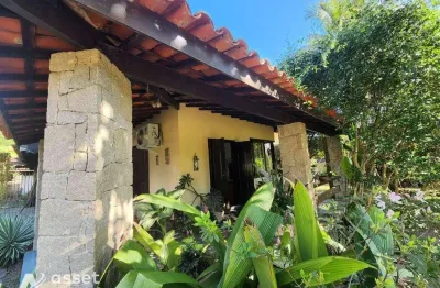 Asset imóveis vende casa em condomínio com 5 quartos (3suítes), 220m², por r$ 900.000 - maria paula - niterói/rj