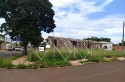 Terreno de esquina tanto comercial como residencial