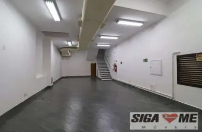 10) existem 6 (seis) banheiros no prédio, sendo 1 (um) no térreo, 2(dois) no 1º andar, 2 (dois) no 2º andar, 1 (um) na cobertura. além disso, existe e