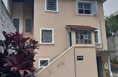 Vendo casa sobrado com 3 quartos em um excelente bairro, santo amaro