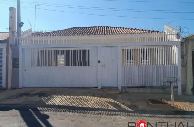 Imperdível casa à venda em marília-sp no bairro parque são jorge. venha conhecer!