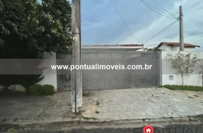 Casa à venda jardim jequitibá marília sp | 3 dormitórios, suíte, 201m², piscina, churrasqueira | aceita permuta | r$ 580.000. pontual imobiliária