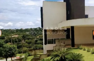 Casa de alto padrão disponível para venda em condomínio fechado!