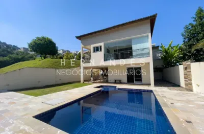 Casa mobiliada de alto padrão em condomínio para locação em Alphaville, Santana de Parnaíba-SP, 3 suítes, 2 salas, 5 banheiros, 2 vagas, 280 m².