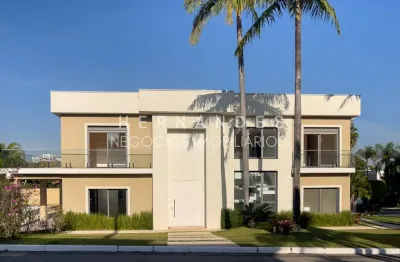 Casa à venda no condomínio residencial 2, com 4 suítes e 4 vagas de garagem