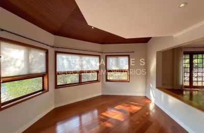 Casa à venda com 4 suítes, 4 vagas e um quintal dos sonhos. aldeia da serra