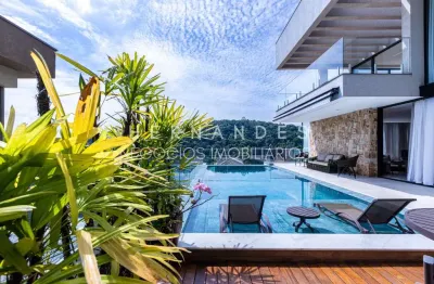 Espetacular casa em condomínio no alphaville, santana de parnaíba-sp: 4 suítes, 3 salas, área gourmet, piscina aquecida e muito mais!