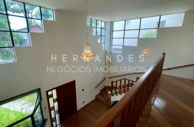 Luxuosa casa em condomínio à venda em alphaville, santana de parnaíba-sp  4 quartos, 4 suítes, 3 salas, 5 banheiros, 5 vagas de garagem, 651 m².