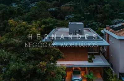 Casa de luxo à venda em tamboré - santana de parnaíba-sp  4 quartos, 4 suítes, 3 salas, 6 banheiros, 3 vagas de garagem  mobiliada e decorada  projeto exclusivo rodrigo latorre  área de 501m²  piscina