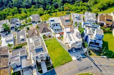 Terreno declive disponível para venda em condomínio fechado em alphaville