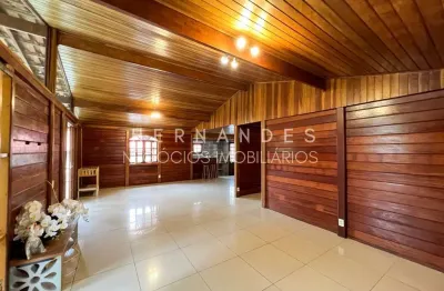 Residência de Alto Padrão em Condomínio Exclusivo em Barueri-SP - São Fernando: 4 Quartos, 1 Suite, 3 Salas, 2 Banheiros, 2 Vagas, 216,09m².