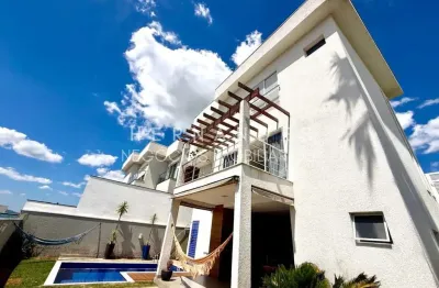 Casa em condomínio de alto padrão com 3 suítes e 4 vagas, em santana de parnaíba