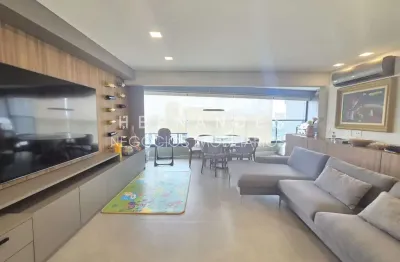 Apartamento de luxo mobiliado em Alphaville centro: 1 suíte, 2 vagas.