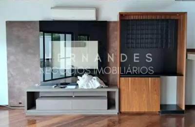 Casa de alto padrão em condomínio no Alphaville, Santana de Parnaíba-SP: 4 quartos, 2 suítes, 360m² e 4 vagas.