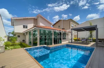 Maravilhosa Casa em Condomínio à Venda em Santana de Parnaíba-SP, Bairro Tarumã  3 Quartos, 3 Suítes, 5 Banheiros, 4 Vagas, 271m².