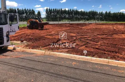 Terreno com terraplanagem pronta no condomínio fechado villa de leon ii