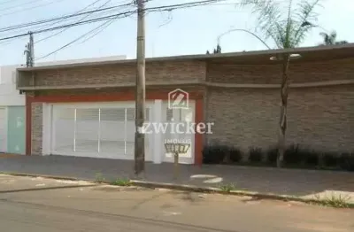 Residência ampla, moderna e bem distribuída, oferecendo conforto e sofisticação