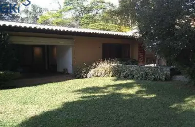 Casa em cidade jardim: 599m², construídos, 4 suítes, 5 vagas.