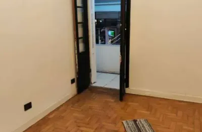 Casa assobradada com 150 metros quadrados proximo do metro fradique coutinho