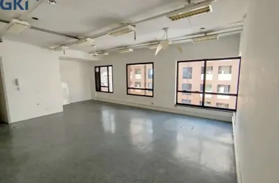 Sala comercial com 42 m2, 1 vaga, próximo ao metrô fradique coutinho