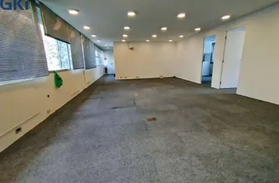 Conjunto comercial com 101 metros quadrados  próximo da estação de metro faria lima