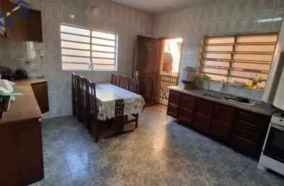 Casa assobradada à venda , ampla e bem localizada na vila guiomar !